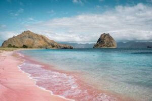 Pink Beach Wisata Labuan Bajo