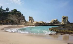 daya tarik wisata pantai klayar